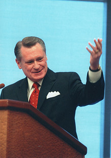 David Gearhart speaks at a University of Arkansas Board of Trustees meeting after being named chancellor, 2008 © Pryor Center for Arkansas Oral and Visual History, University of Arkansas